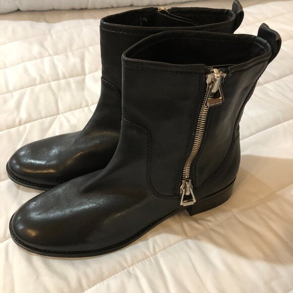 ANTONIO MELANI Low Heel Black Leather Ankle Booties Side Zip 9.5 - Picture 1 of 8